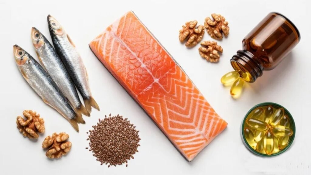 Alimentos ricos em ômega-3 incluindo salmão sardinhas nozes sementes de linhaça e cápsulas de óleo de peixe sobre superfície branca representando os benefícios cardiovasculares do ômega-3